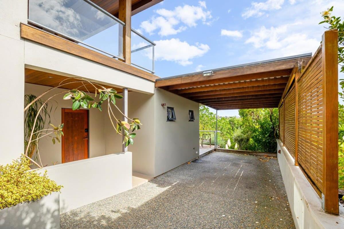 Stylish And Serene Living In Kohimarama Auckland Exterior photo